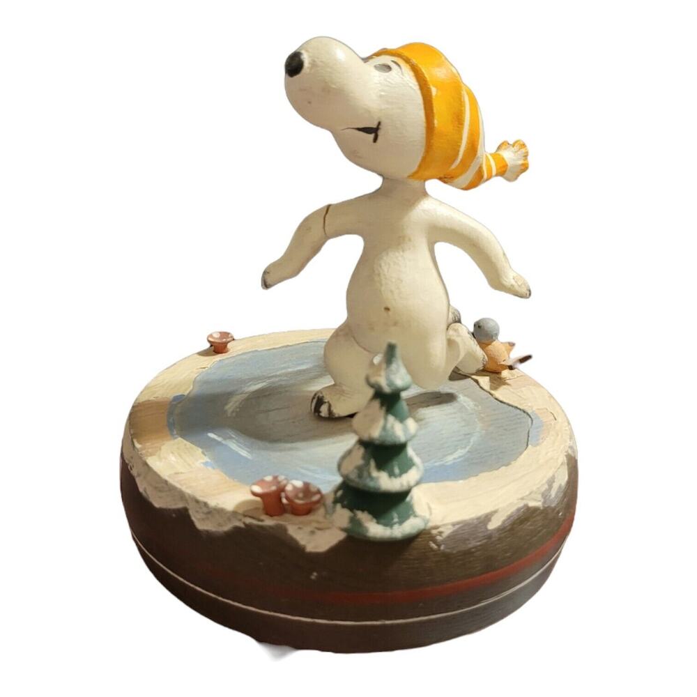 Vintage Anri Peanuts Snoopy Figure Skating On Lake Hand Carved Music Box Italy